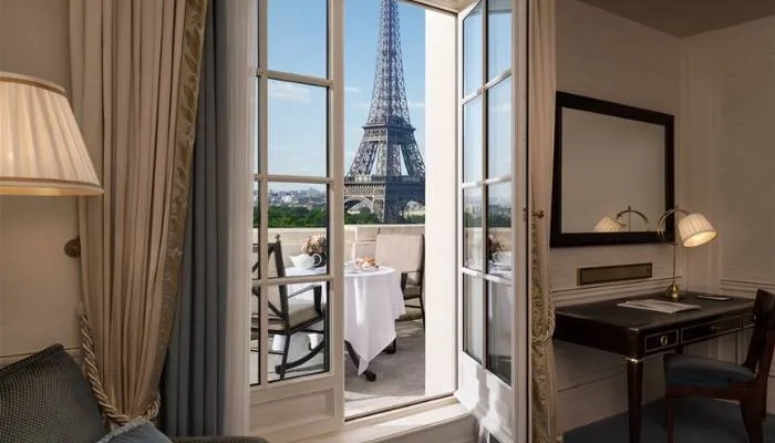 Hotel room with a view of the Eiffel Tower in Paris