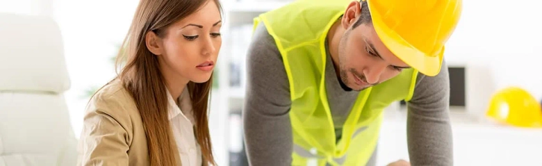 A design manager briefing a site manager